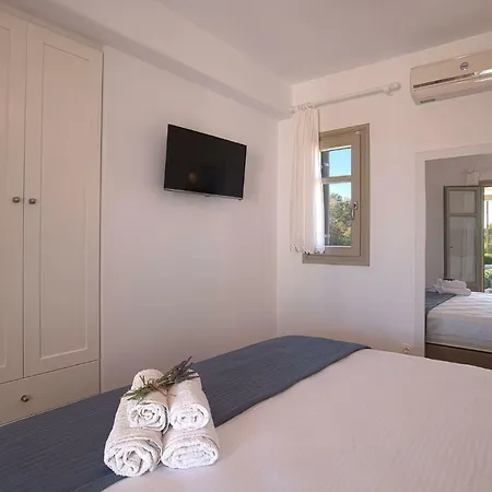 Golden Paros クリシ・アクティ
