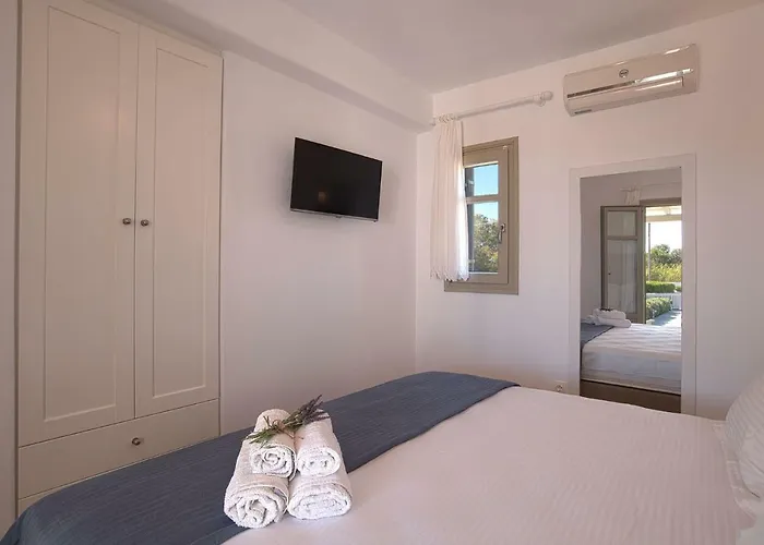 Golden Paros Chrisi Akti (Paros)